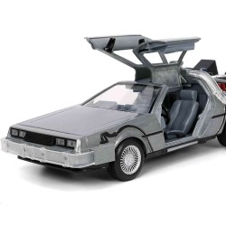 Jada - Back To The Future Part 1: 1982 DeLorean Dmc 12 - 1:24 Die-Cast Model With Lights