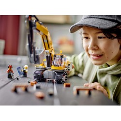 La pelleteuse de chantier jaune