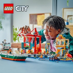 LEGO City 60422 Porto e nave merci