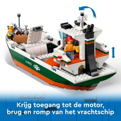 Haven met vrachtschip