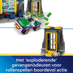 De Batcave™ met Batman™, Batgirl™ en The Joker™