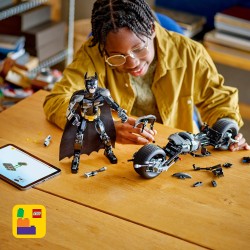 La figurine de Batman™ à construire et la moto Bat-Pod