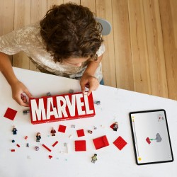 Logotipo MARVEL y Minifiguras