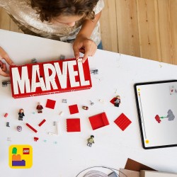 Logotipo MARVEL y Minifiguras