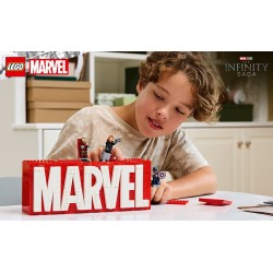 Logotipo MARVEL y Minifiguras