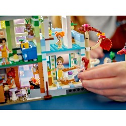 LEGO Friends 42670 Appartamenti e negozi di Heartlake City