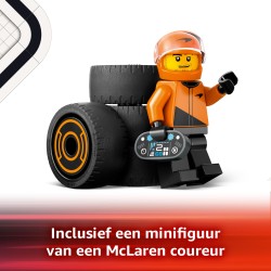 F1® coureur met McLaren racewagen