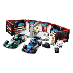 Garage de F1® et voitures Mercedes-AMG et Alpine