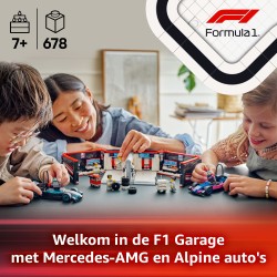 Garage de F1® et voitures Mercedes-AMG et Alpine