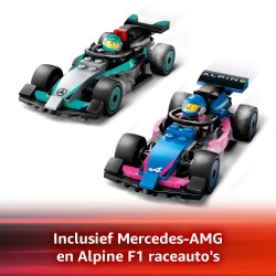 Garage de F1® et voitures Mercedes-AMG et Alpine